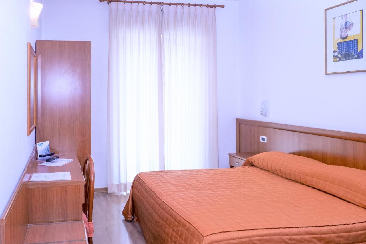 Aequa Hotel Вико Екуензе Екстериор снимка