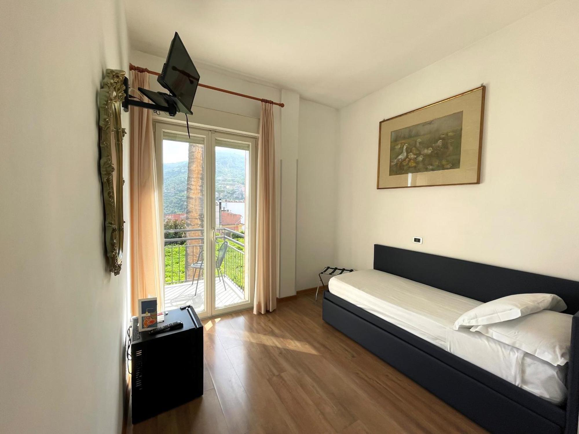 Aequa Hotel Вико Екуензе Стая снимка