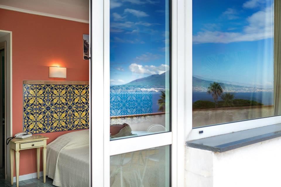 Aequa Hotel Вико Екуензе Екстериор снимка