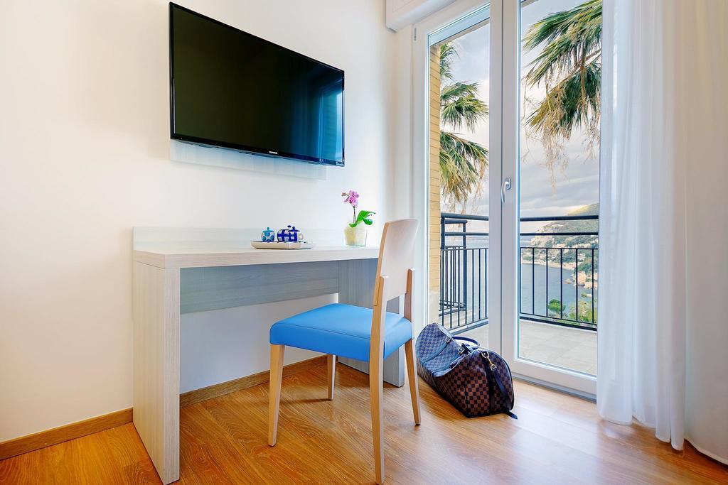 Aequa Hotel Вико Екуензе Екстериор снимка