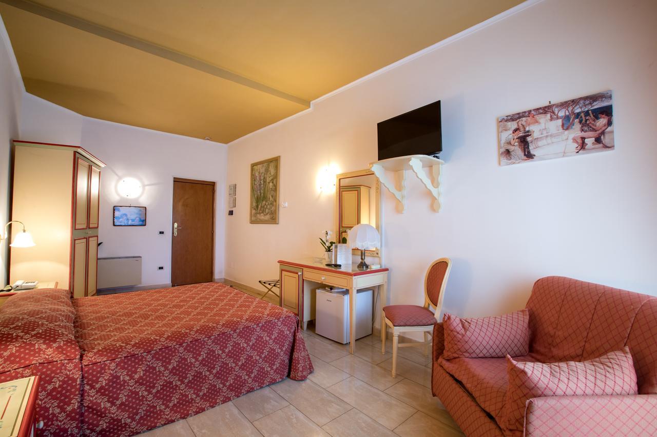 Aequa Hotel Вико Екуензе Екстериор снимка