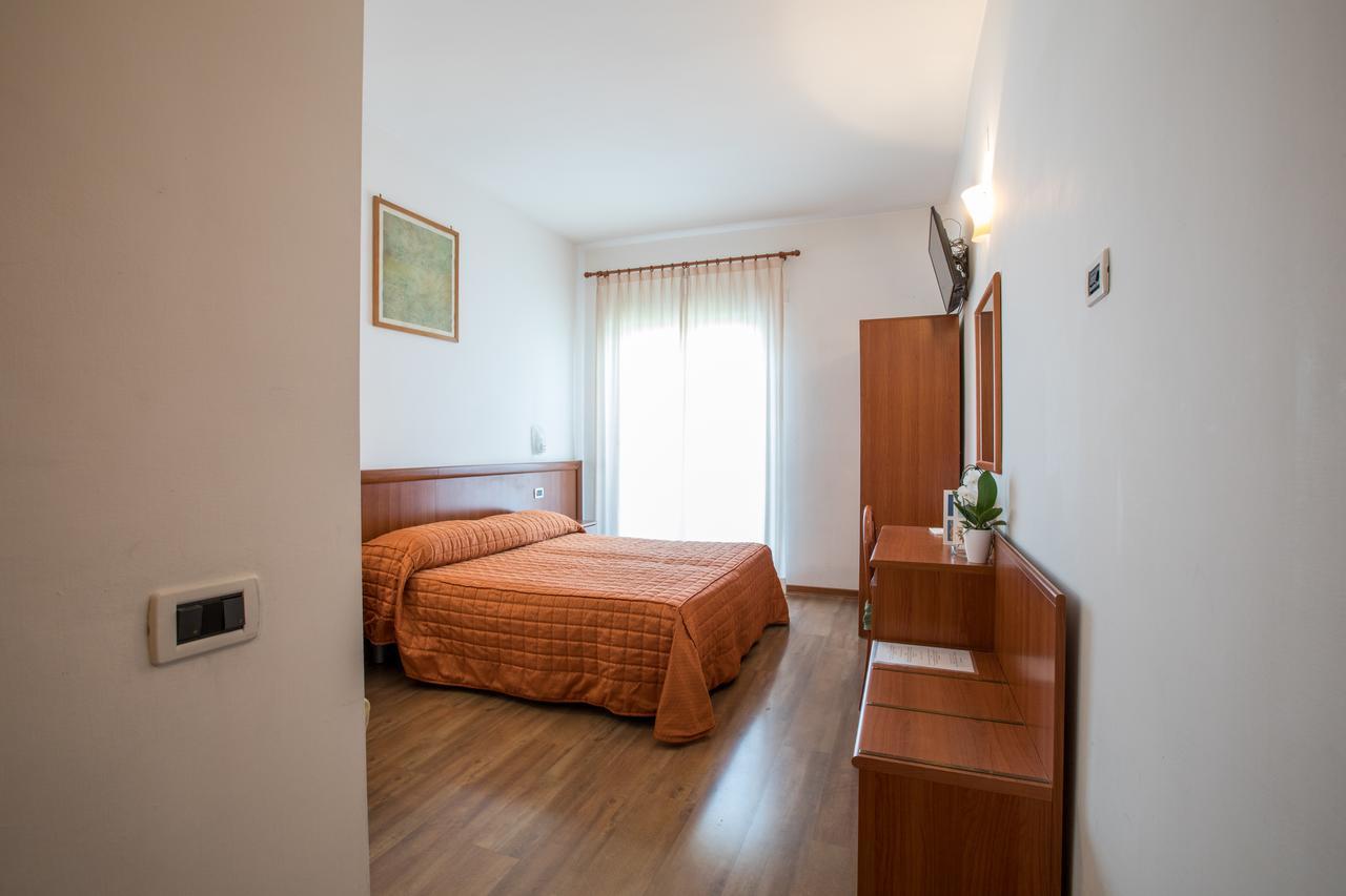 Aequa Hotel Вико Екуензе Екстериор снимка