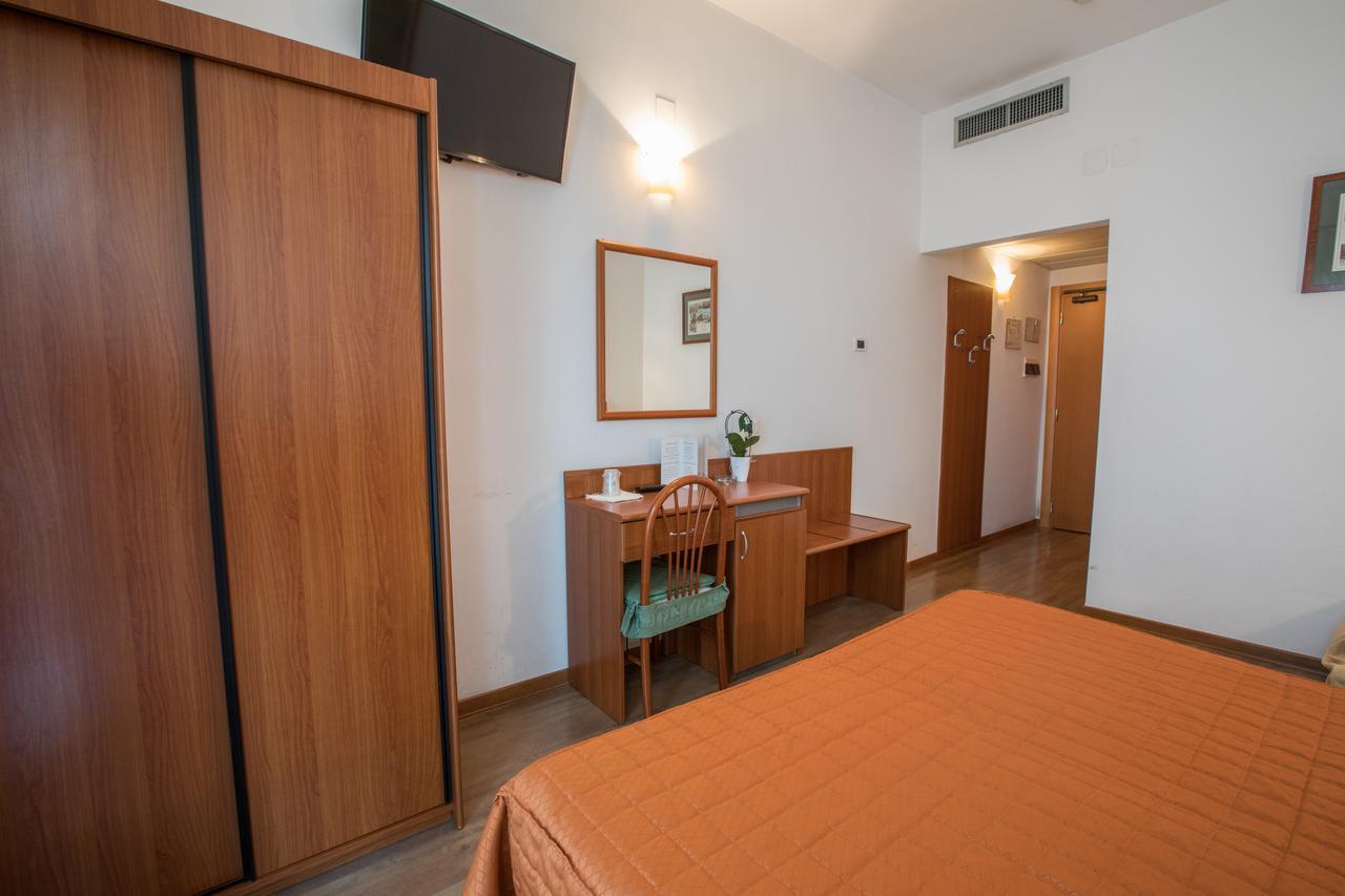 Aequa Hotel Вико Екуензе Екстериор снимка