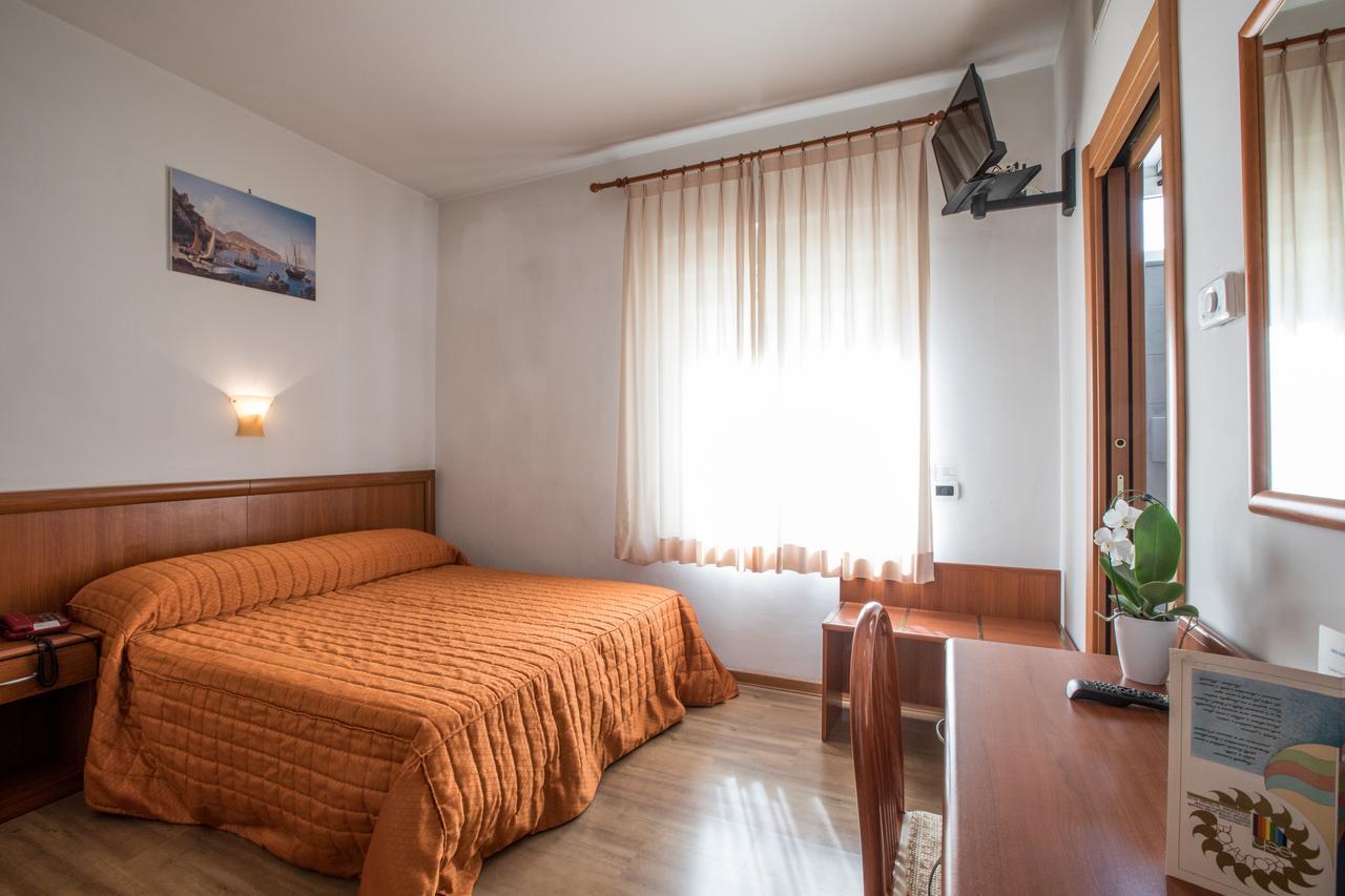 Aequa Hotel Вико Екуензе Екстериор снимка